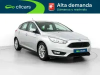 Usado Ford Focus Trend 125 CV (91 kW) 2017 Gris / plata Berlina
