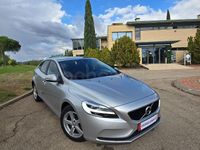Usado Volvo V40 Kinetic 122 HP (89 kW) 2019 Cinzento Sedan