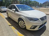 Usado Seat Ibiza Style Plus 110 CV (80 kW) 2022 Blanco Utilitario