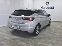 Usado Opel Astra Selective 105 CV (77 kW) 2020 Gris / plata Berlina