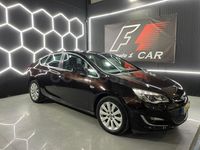 Usado Opel Astra Excellence 130 CV (95 kW) 2013 Granate Berlina