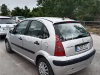 Usado Citroën C3 75 CV (55 kW) 2003 Gris / plata Berlina