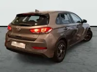 Usado Hyundai i30 120 CV (88 kW) 2022 Marrón Berlina