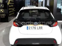 Usado Toyota Yaris Hybrid Business Edition 116 CV (85 kW) 2021 Blanco Berlina