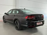 Usado VW Passat 122 CV (89 kW) 2021 Gris / plata Berlina