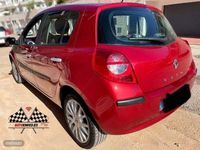 Usado Renault Clio II 85 CV (62 kW) 2008 Rojo Berlina