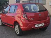 Usado Dacia Sandero Lauréate 70 CV (51 kW) 2010 Rojo Berlina