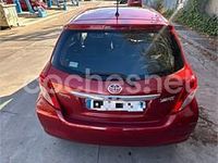 Usado Toyota Yaris Connect Style 101 CV (74 kW) 2012 Rojo Berlina