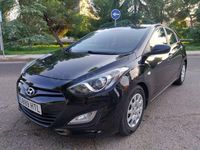 Usado Hyundai i30 100 CV (73 kW) 2013 Negro Berlina