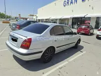 Usado Hyundai Elantra GLS 112 CV (82 kW) 2003 Gris / plata Berlina