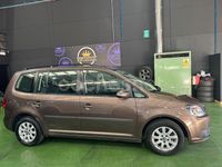 Usado VW Touran Advance 105 CV (77 kW) 2014 Marrón Monovolumen