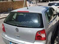 Usado VW Polo Trendline 75 CV (55 kW) 2002 Gris / plata Berlina