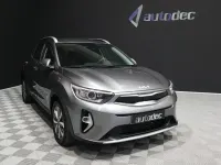Usado Kia Stonic 100 CV (73 kW) 2025 Gris / plata SUV