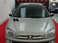 Usado Peugeot 206 70 CV (51 kW) 2006 Verde Berlina