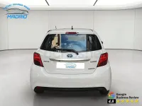 Usado Toyota Yaris Hybrid Active 100 CV (73 kW) 2016 Blanco Berlina