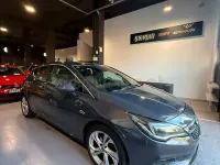 Usado Opel Astra Selective 125 CV (91 kW) 2016 Gris / plata Berlina
