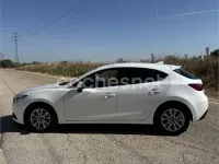 Usado Mazda 3 Luxury 150 CV (110 kW) 2017 Blanco Berlina