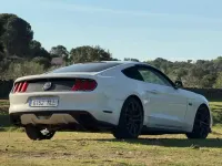 Usado Ford Mustang GT Fastback 419 CV (308 kW) 2015 Blanco Coupe