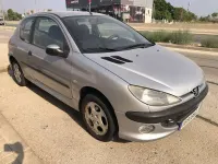 Usado Peugeot 206 90 CV (66 kW) 2001 Gris Utilitario