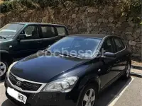Usado Kia Ceed 115 CV (84 kW) 2011 Negro Utilitario