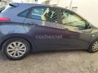 Usado Hyundai i30 100 CV (73 kW) 2015 Gris / plata Berlina