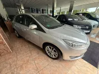 Usado Ford Focus Trend 125 CV (91 kW) 2017 Gris / plata Berlina