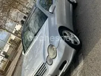 Usado Mercedes C220 143 CV (105 kW) 2002 Gris / plata Berlina