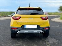 Usado Kia Stonic 100 CV (73 kW) 2023 Amarillo SUV