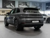 Usado Porsche Cayenne 470 CV (345 kW) 2025 Gris SUV