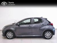 Usado Toyota Yaris Hybrid Active 116 CV (85 kW) 2022 Gris / plata Berlina