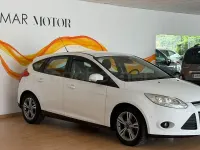 Usado Ford Focus Trend 125 CV (91 kW) 2013 Blanco Berlina