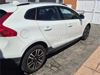 Usado Volvo V40 CC Momentum 120 CV (88 kW) 2017 Blanco Familiar