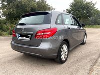 Usado Mercedes B180 109 CV (80 kW) 2014 Gris / plata Monovolumen