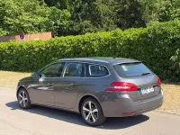 Usado Peugeot 308 SW Active 130 CV (95 kW) 2016 Gris / plata Familiar