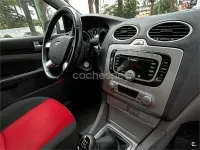 Usado Ford Focus Trend 109 CV (80 kW) 2010 Blanco Berlina
