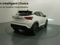 Usado Nissan Juke N-Connecta 114 CV (83 kW) 2023 Lunar white (metalizado) monotono SUV
