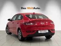 Usado Hyundai i30 120 CV (88 kW) 2019 Rojo Berlina