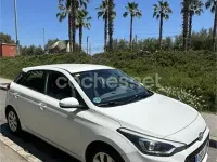 Usado Hyundai i20 100 CV (73 kW) 2016 Blanco Berlina
