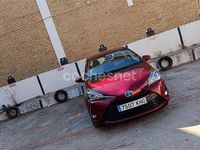 Usado Toyota Yaris Hybrid Active 100 CV (73 kW) 2018 Rojo Berlina