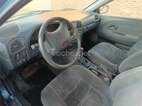 Usado Volvo V40 115 CV (84 kW) 1999 Azul Familiar