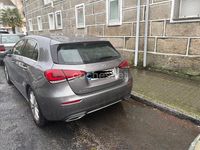 Usado Mercedes A180 109 CV (80 kW) 2018 Gris / plata Berlina