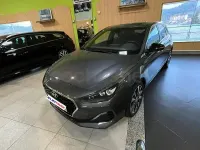 Usado Hyundai i30 140 CV (102 kW) 2019 Gris / plata Berlina