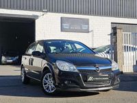 Usado Opel Astra Cosmo 109 CV (80 kW) 2009 Negro Utilitario