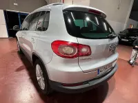 Usado VW Tiguan 140 CV (102 kW) 2008 Gris / plata SUV