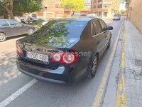 Usado VW Jetta Trendline 105 CV (77 kW) 2008 Negro Berlina
