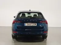 Usado Skoda Octavia Ambition 204 CV (150 kW) 2022 Azul Familiar