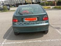 Usado Renault Mégane 90 CV (66 kW) 1999 Verde Berlina