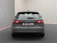 Usado Audi A3 116 CV (85 kW) 2020 Gris / plata Berlina