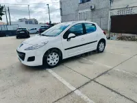 Usado Peugeot 207 70 CV (51 kW) 2011 Blanco Berlina