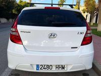 Usado Hyundai i30 90 CV (66 kW) 2011 Blanco Berlina